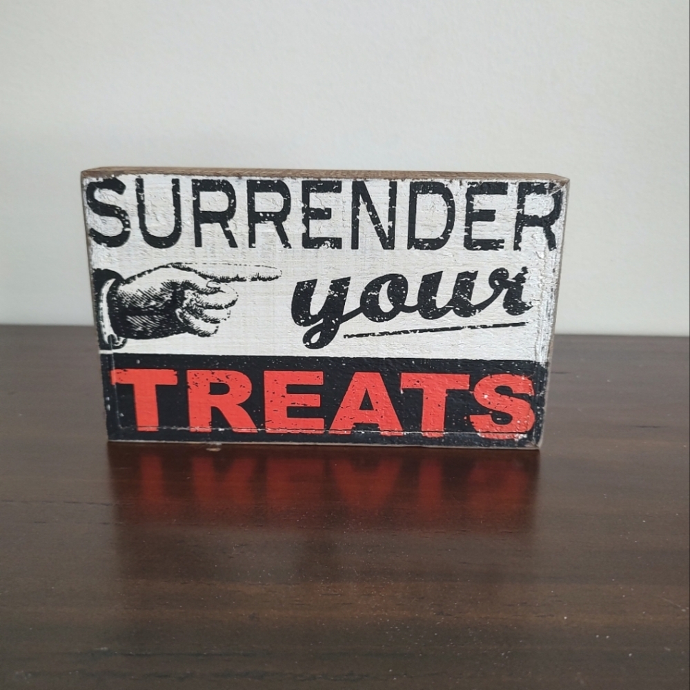 Halloween Novelty Wall Art rt Rustic Sign Surrender Your Treats 8"X5"